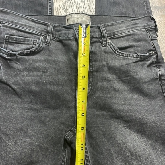Free People Distressed Black High Rise Skinny Ankle Jean, size 27 - Picture 6 of 11